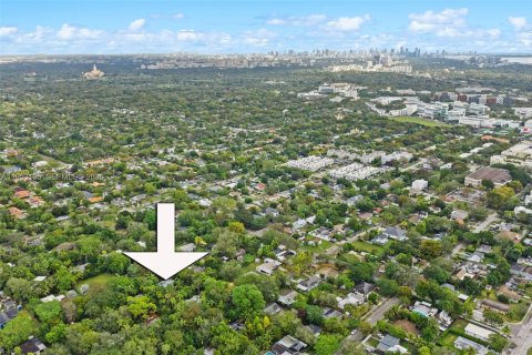 House in South Miami, Florida 3 bedrooms, 124.49 sq.m. № 2080448 - photo 6