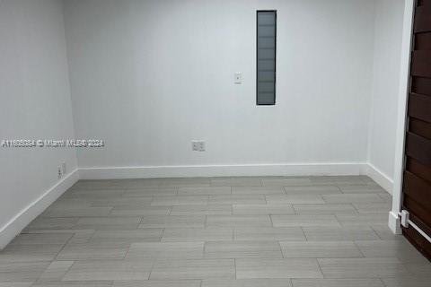 Oficina en alquiler en North Miami, Florida № 1225875 - foto 1