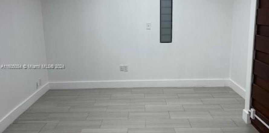 Oficina en North Miami, Florida № 1225875