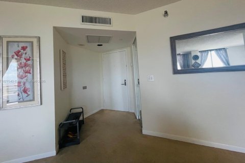 Condominio en alquiler en Aventura, Florida, 2 dormitorios, 118.08 m2 № 1938540 - foto 18