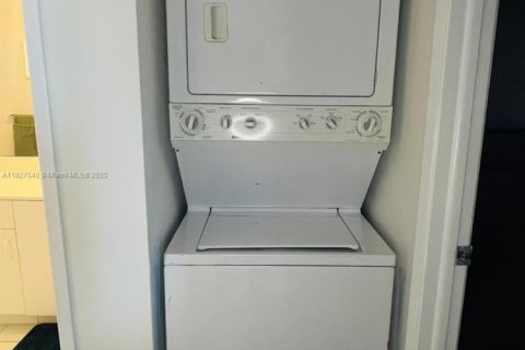 Condominio en alquiler en Aventura, Florida, 2 dormitorios, 118.08 m2 № 1938540 - foto 17
