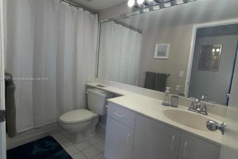 Condominio en alquiler en Aventura, Florida, 2 dormitorios, 118.08 m2 № 1938540 - foto 15