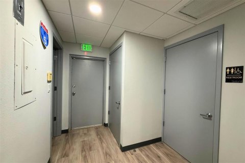 Propiedad comercial en venta en Sarasota, Florida, 284.1 m2 № 2098652 - foto 14