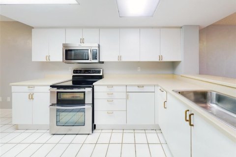 Condo in Daytona Beach Shores, Florida, 2 bedrooms  № 1553570 - photo 17