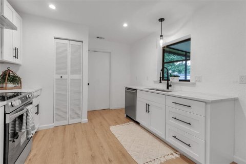 Casa en venta en Sarasota, Florida, 3 dormitorios, 107.4 m2 № 1866909 - foto 10