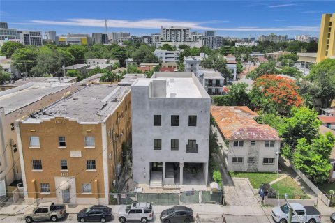 Propiedad comercial en venta en Miami, Florida, 650.32 m2 № 1857442 - foto 20