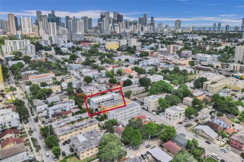 Propiedad comercial en venta en Miami, Florida, 650.32 m2 № 1857442 - foto 21
