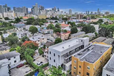 Propiedad comercial en venta en Miami, Florida, 650.32 m2 № 1857442 - foto 11