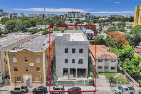 Propiedad comercial en venta en Miami, Florida, 650.32 m2 № 1857442 - foto 14