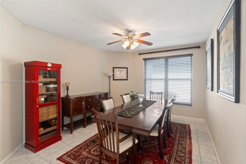 Casa en venta en Pembroke Pines, Florida, 4 dormitorios, 356.56 m2 № 1811760 - foto 10