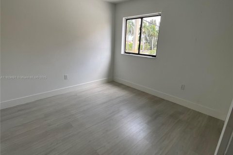 Condominio en venta en Hialeah, Florida, 2 dormitorios, 70.14 m2 № 1806234 - foto 11