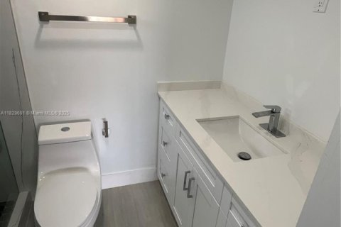 Condominio en venta en Hialeah, Florida, 2 dormitorios, 70.14 m2 № 1806234 - foto 7