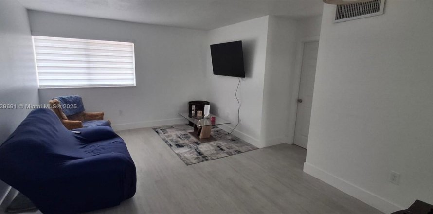 Condominio en Hialeah, Florida, 2 dormitorios № 1806234
