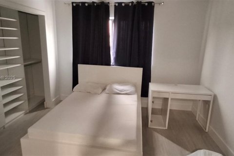 Condominio en venta en Hialeah, Florida, 2 dormitorios, 70.14 m2 № 1806234 - foto 2
