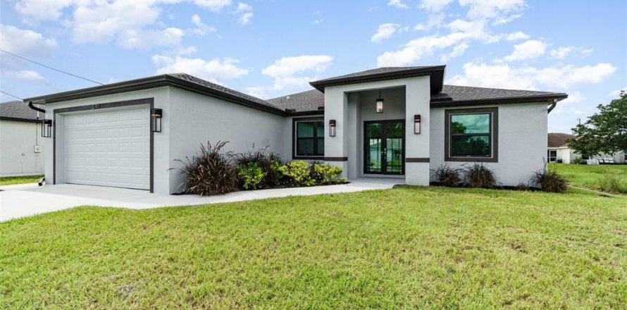 House in Lehigh Acres, Florida 3 bedrooms, 186.92 sq.m. № 1899126