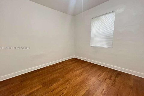 Casa en alquiler en Miami, Florida, 3 dormitorios, 210.42 m2 № 2011812 - foto 10