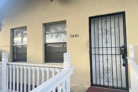 Casa en alquiler en Miami, Florida, 3 dormitorios, 210.42 m2 № 2011812 - foto 4