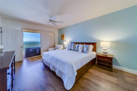 Condo in North Redington Beach, Florida, 3 bedrooms  № 1647745 - photo 24