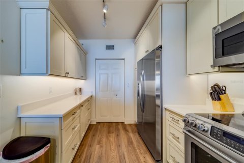 Condo in North Redington Beach, Florida, 3 bedrooms  № 1647745 - photo 10