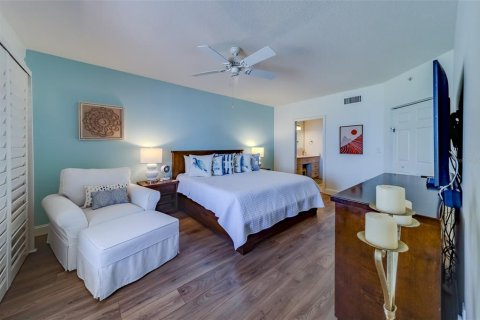 Condo in North Redington Beach, Florida, 3 bedrooms  № 1647745 - photo 22