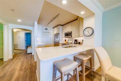 Condo in North Redington Beach, Florida, 3 bedrooms  № 1647745 - photo 8