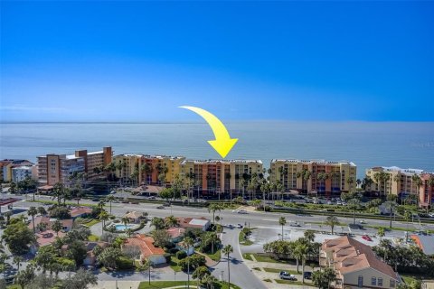Condo in North Redington Beach, Florida, 3 bedrooms  № 1647745 - photo 1