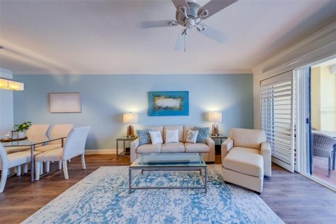 Condo in North Redington Beach, Florida, 3 bedrooms  № 1647745 - photo 20