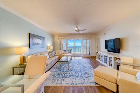Condo in North Redington Beach, Florida, 3 bedrooms  № 1647745 - photo 18