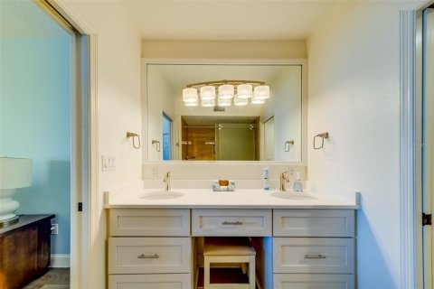 Condo in North Redington Beach, Florida, 3 bedrooms  № 1647745 - photo 29