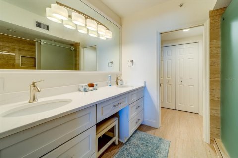 Condo in North Redington Beach, Florida, 3 bedrooms  № 1647745 - photo 28