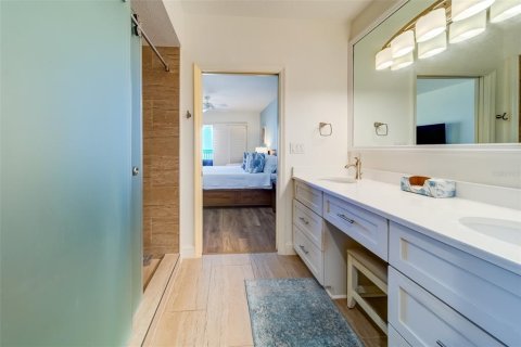 Condo in North Redington Beach, Florida, 3 bedrooms  № 1647745 - photo 25