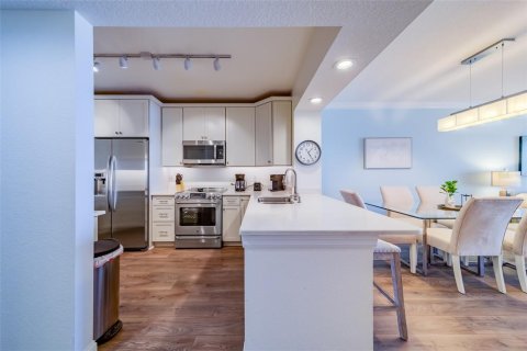 Condo in North Redington Beach, Florida, 3 bedrooms  № 1647745 - photo 9