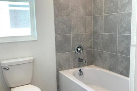 House in Clermont, Florida 3 bedrooms, 166.02 sq.m. № 2393998 - photo 24