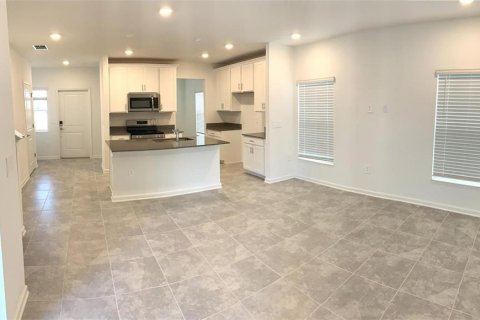 House in Clermont, Florida 3 bedrooms, 166.02 sq.m. № 2393998 - photo 4