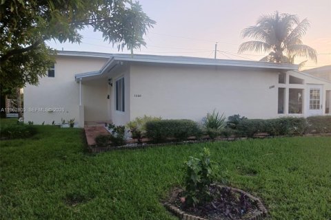 Villa ou maison à louer à Miami, Floride: 3 chambres, 181.44 m2 № 2024143 - photo 3