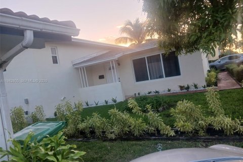 Villa ou maison à louer à Miami, Floride: 3 chambres, 181.44 m2 № 2024143 - photo 4