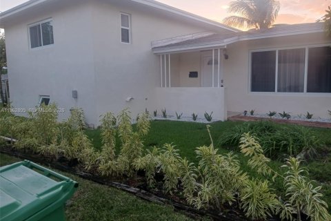 Villa ou maison à Miami, Floride 3 chambres, 181.44 m2 № 2024143