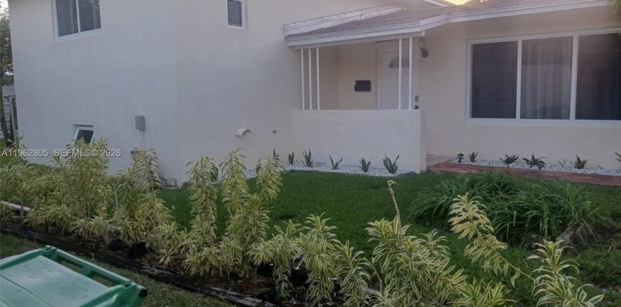 Villa ou maison à Miami, Floride 3 chambres, 181.44 m2 № 2024143