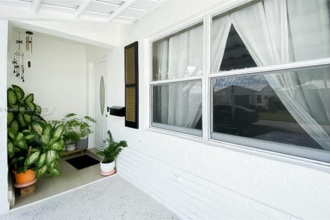 Casa en venta en Margate, Florida, 2 dormitorios, 117.99 m2 № 1725860 - foto 5
