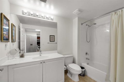 Copropriété à vendre à Coral Gables, Floride: 2 chambres, 100.71 m2 № 2370007 - photo 15