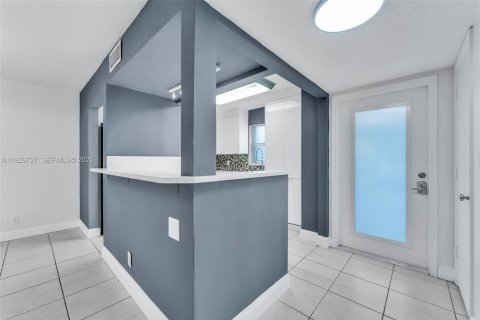 Touwnhouse à louer à Fort Lauderdale, Floride: 3 chambres, 140.1 m2 № 1989817 - photo 4