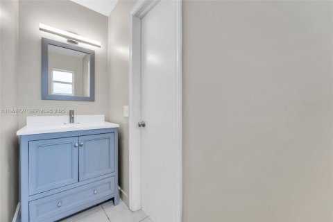 Touwnhouse à louer à Fort Lauderdale, Floride: 3 chambres, 140.1 m2 № 1989817 - photo 17