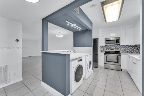 Touwnhouse à louer à Fort Lauderdale, Floride: 3 chambres, 140.1 m2 № 1989817 - photo 2