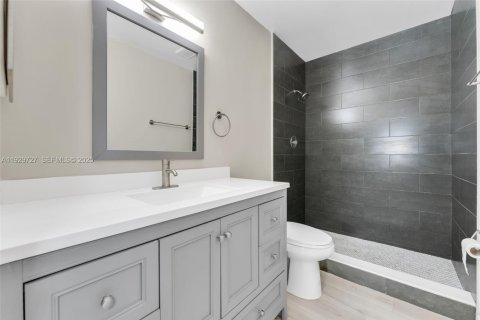 Touwnhouse à louer à Fort Lauderdale, Floride: 3 chambres, 140.1 m2 № 1989817 - photo 18