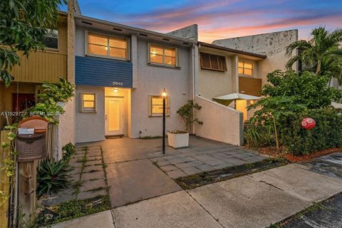 Touwnhouse à louer à Fort Lauderdale, Floride: 3 chambres, 140.1 m2 № 1989817 - photo 20