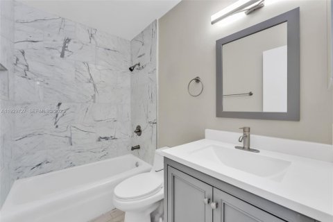 Touwnhouse à louer à Fort Lauderdale, Floride: 3 chambres, 140.1 m2 № 1989817 - photo 19