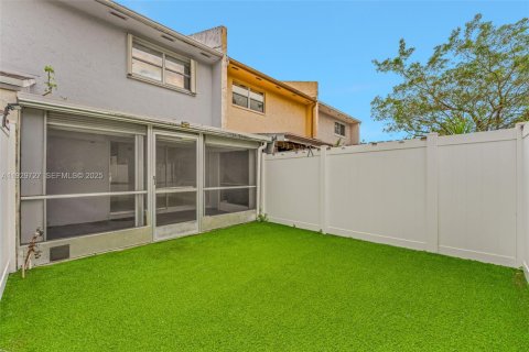 Touwnhouse à louer à Fort Lauderdale, Floride: 3 chambres, 140.1 m2 № 1989817 - photo 26