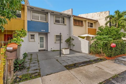 Touwnhouse à louer à Fort Lauderdale, Floride: 3 chambres, 140.1 m2 № 1989817 - photo 22