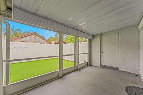 Touwnhouse à louer à Fort Lauderdale, Floride: 3 chambres, 140.1 m2 № 1989817 - photo 24