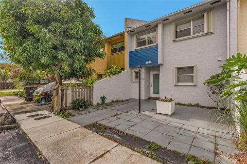 Touwnhouse à louer à Fort Lauderdale, Floride: 3 chambres, 140.1 m2 № 1989817 - photo 23